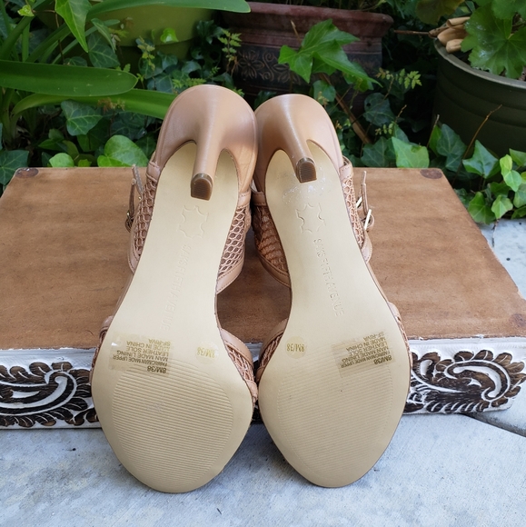 Edgy Chic Diamond Mesh Saks Fifth Avenue Sandals - Picture 8 of 8